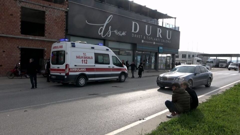 Otomobilin çarptığı elektrikli bisiklet sürücüsü öldü