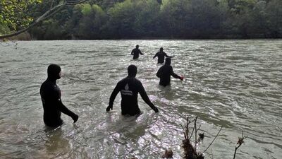 Munzur Çayı'nda kaybolan 3 genci arama çalışmaları sürüyor