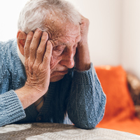 Severek yediğiniz bu besinler Alzheimer'a neden olabilir!