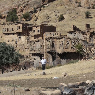43 yıl önce boşaltılan hayalet köy! Burada zaman durmuş...