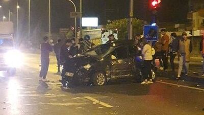 Otobüs ile hafif ticari araç çarpıştı: 1 ölü