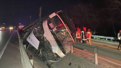Öğrencileri taşıyan tur otobüsü devrildi: Ölü ve yaralılar var