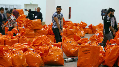 Yurtdışı oylara "diplomatik kurye"li koruma