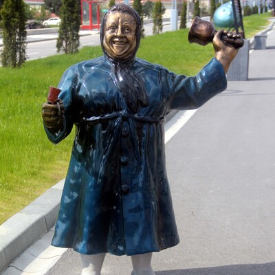 Adile Naşit heykelindeki tepsiyle ilgili yeni gelişme