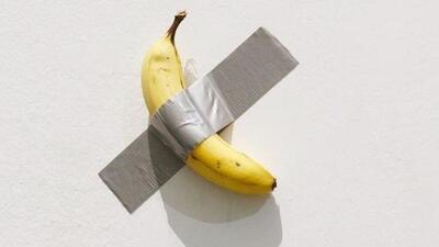 Sanat öğrencisi, müzede sergilenen muzu yedi: Acıkmıştım