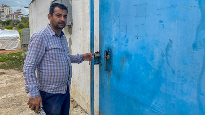 Kira tartışmasında duvarı kırıp kapıya asma kilit taktı!