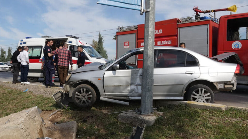 Otomobil motosiklete çarptı: 1 ölü, 3 yaralı