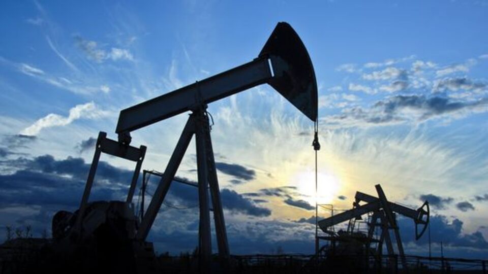 Rus Ural petrolünün fiyatı azaldı 