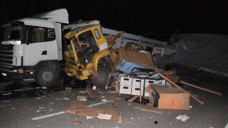 Uşak'ta trafik kazası: 1'i ağır 2 yaralı