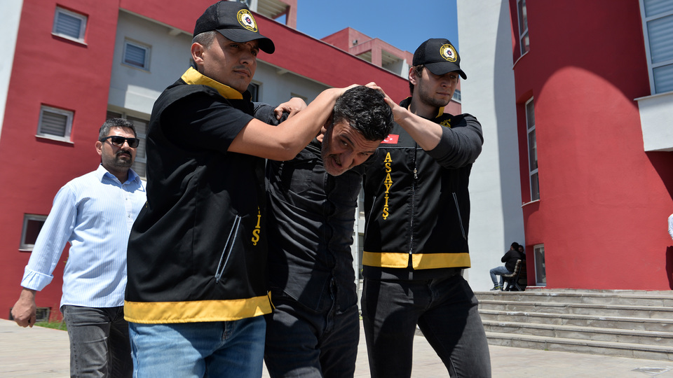 Öldürülen ağabeyine, "Çok iyi biri değildi" diyen kişiye kurşun yağdırdı!