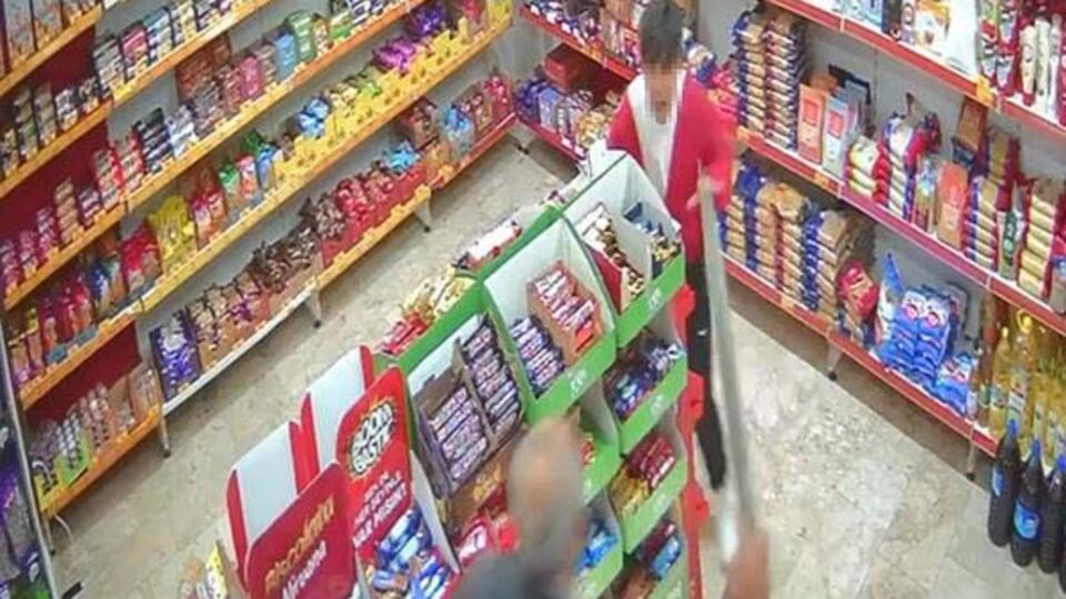 13 yaşındaki çocuğu palayla kovaladı!