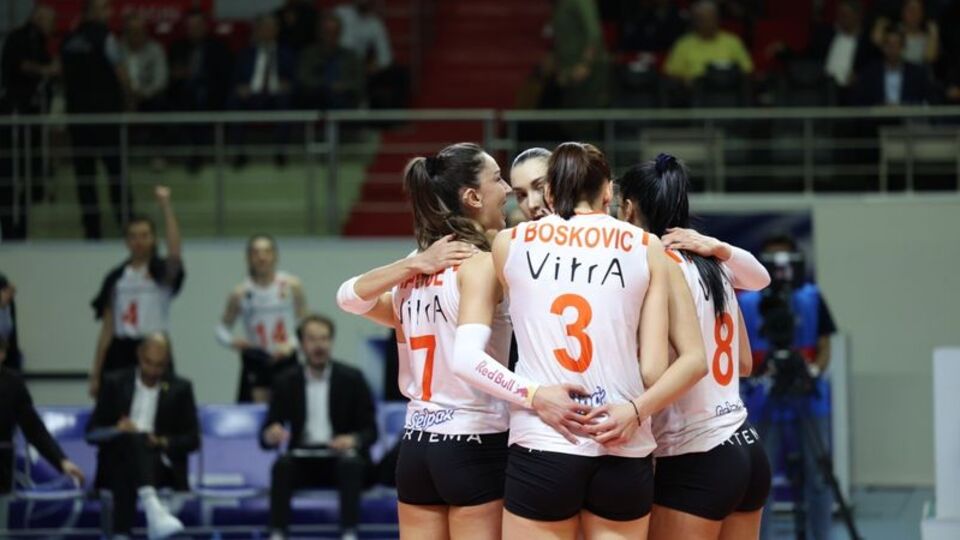 Eczacıbaşı 5 sette avantajı kaptı