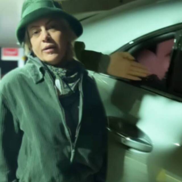 Ünlü şarkıcı Amsterdam'da soyuldu