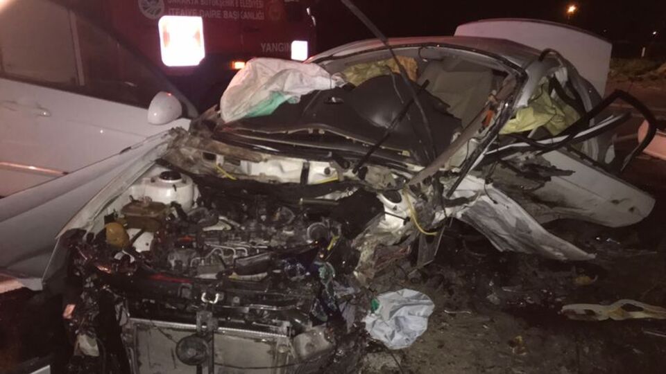 Sakarya'da feci kaza: 1 ölü, 4 ağır yaralı