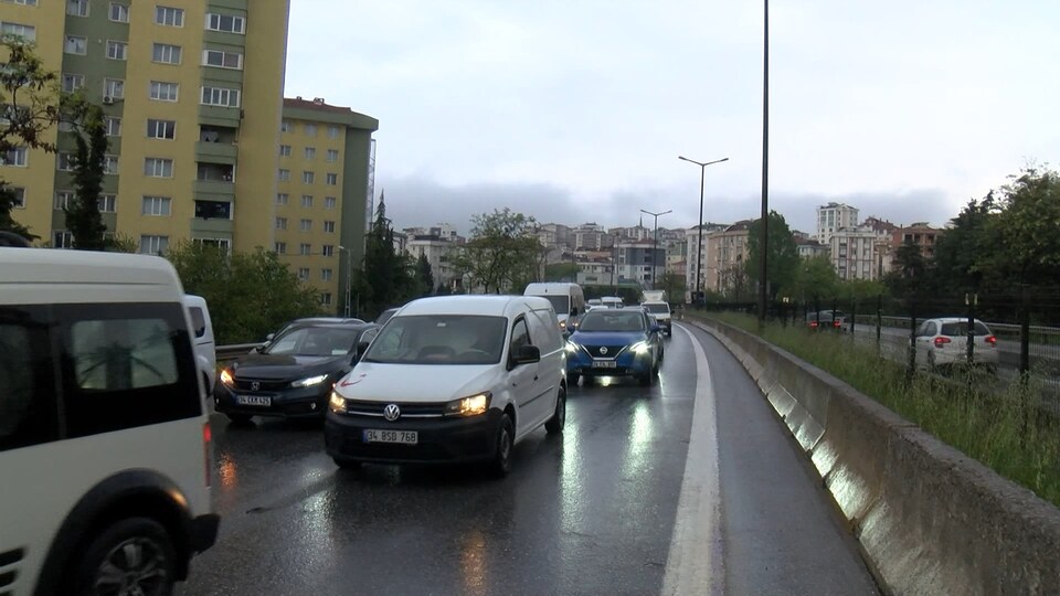 Yağış nedeniyle İstanbul'da trafik yoğunluğu oluştu