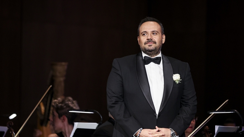 Tenor Murat Karahan, AKM'de konser verdi
