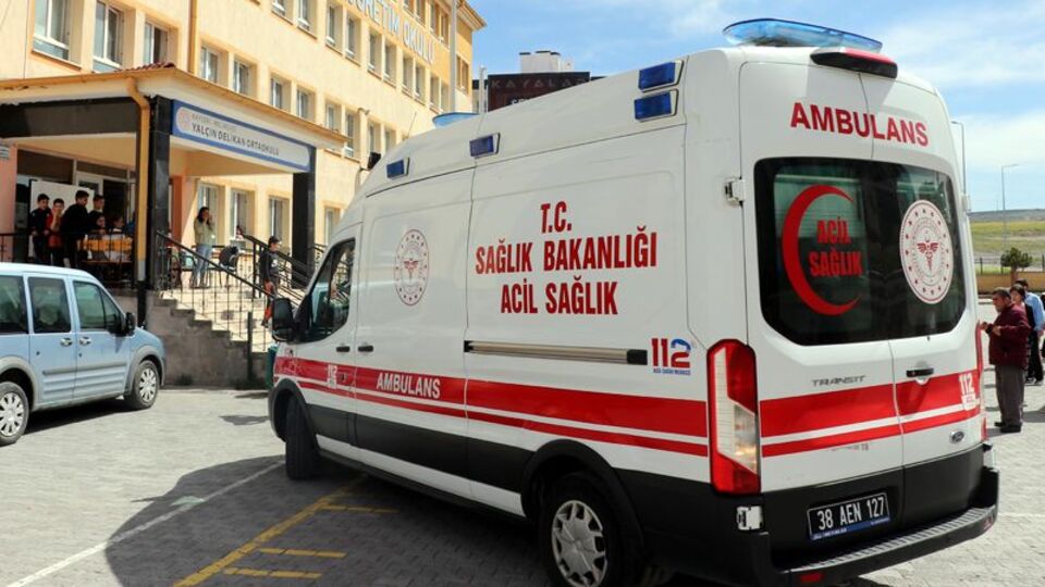 Ortaokul öğrencisi, borç para vermeyen kız öğrenciyi bıçakladı