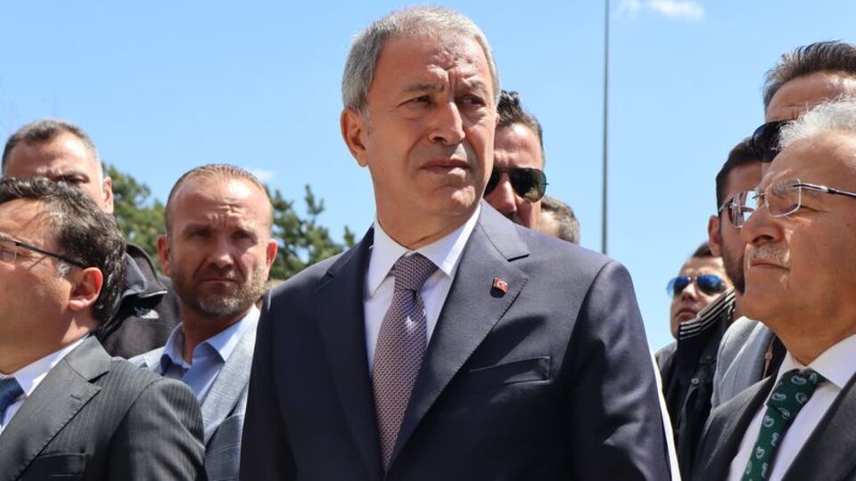 Bakan Akar: Suriye'nin kuzeyinde 8 terörist etkisiz