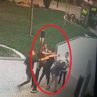 Ünlü doktor hasta yakınlarının saldırısına uğradı!