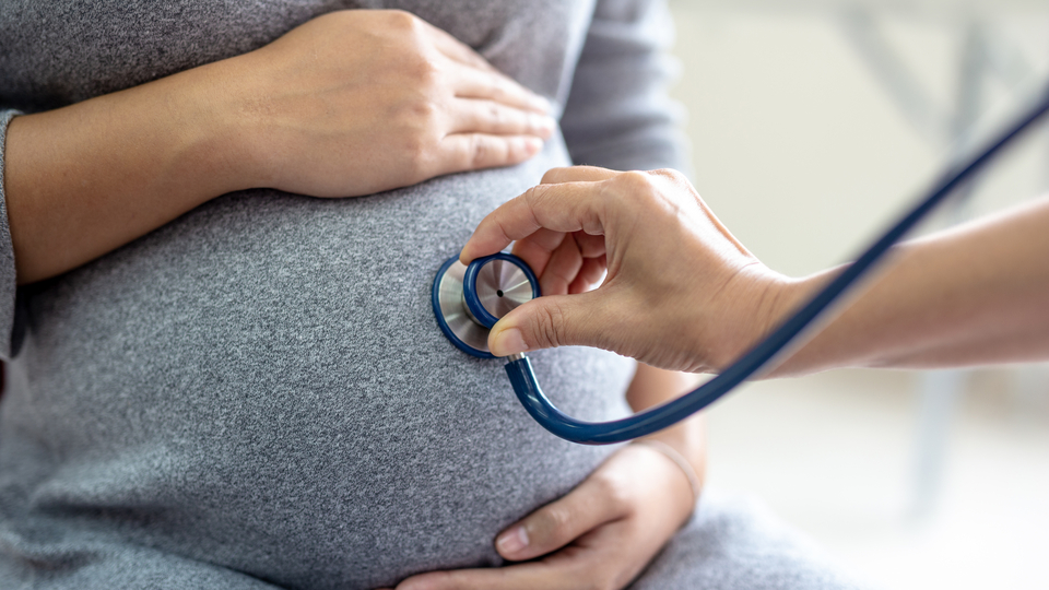 Dünyada bir ilk! Anne karnındaki bebeğe beyin ameliyatı