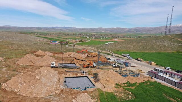 Elbistan'da köy evlerinin yapımına başlandı