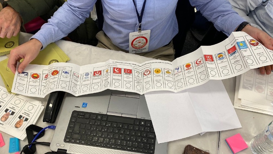 CHP ve AK Parti'den Sidney'deki oy pusulaları için açıklama