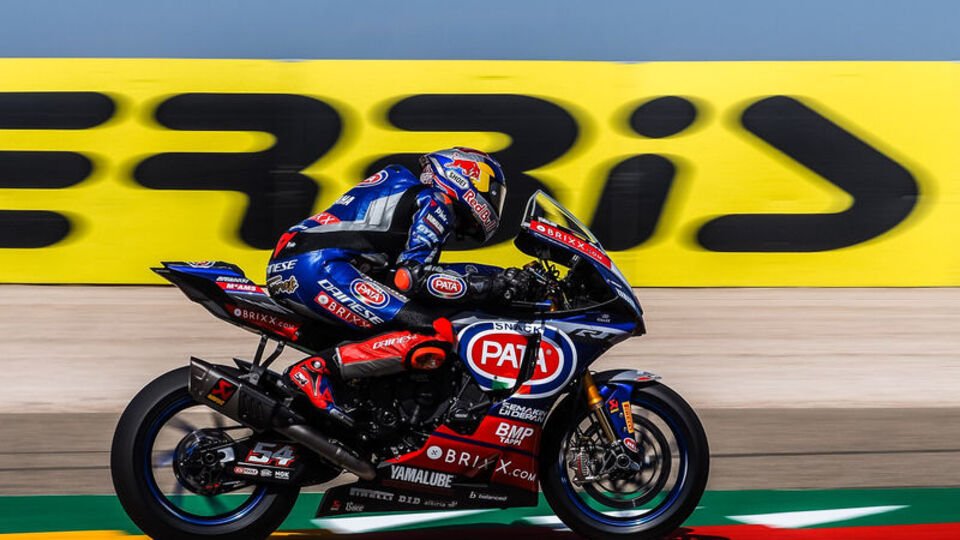 Toprak Razgatlıoğlu, ilk yarışta ikinci oldu