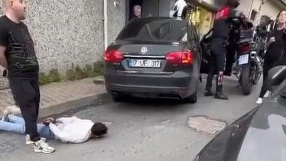 Polisten kaçtı, yayalara çarptı! Yaralılar var