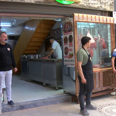 Tarihi uzun çarşı normal hayata dönüyor; 400 iş yeri faaliyete geçti