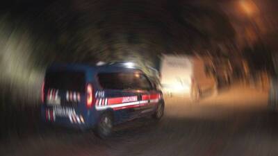 Kendisinden 28 yaş küçük karısını tabancayla öldürdü