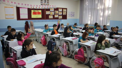 Seçimin ertesi günü okullar tatil edildi