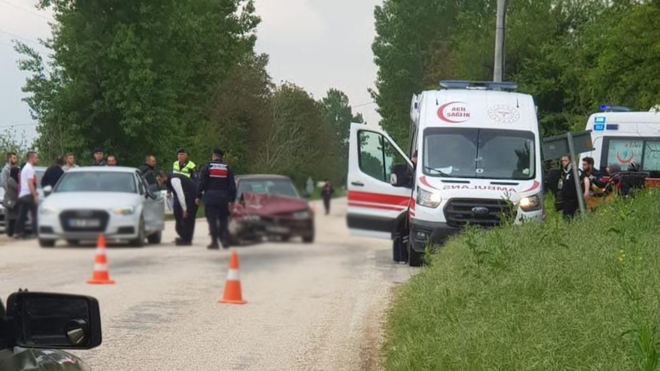 Bursa'da iki otomobil çarpıştı: 5 yaralı