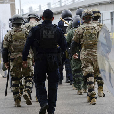 Bir eve hapsedilen 113 göçmen kurtarıldı