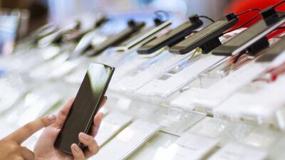 Akıllı telefonda düşüş sürdü