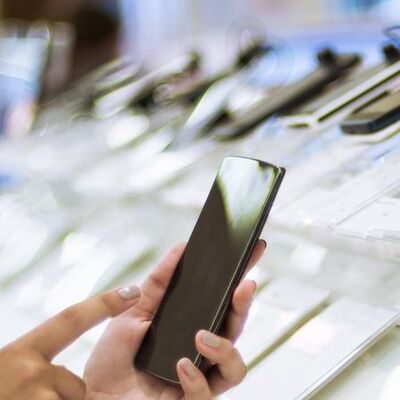 Akıllı telefonda düşüş sürdü