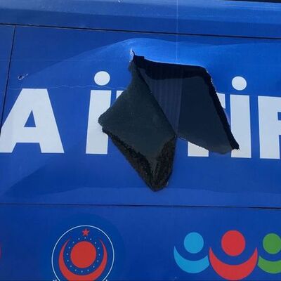 Diyarbakır'da ATA İttifakı'nın otobüsüne taşlı saldırı