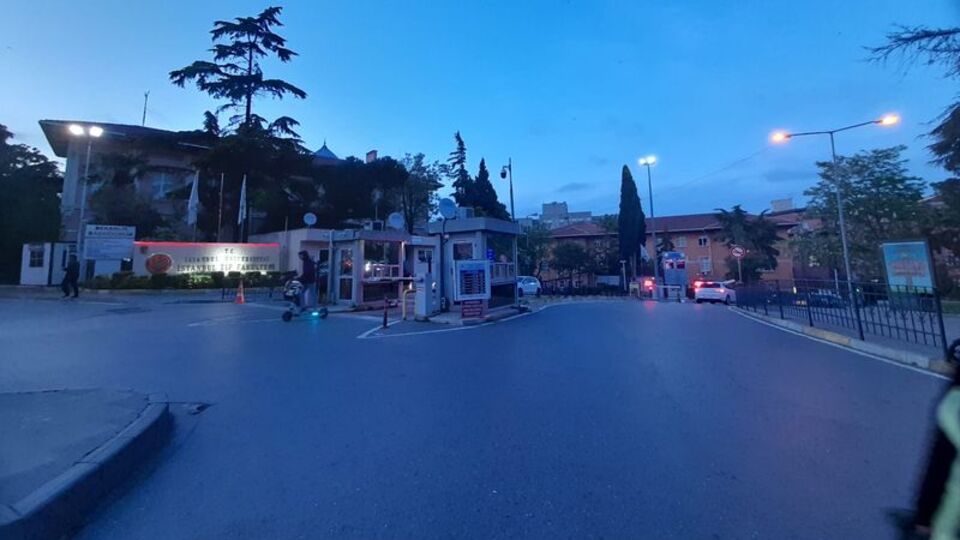 Hastane bahçesinde kabus! Tedavi gören kadına kurşun yağdırdı