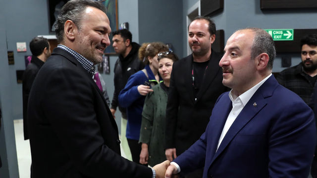 Bakan Varank, 'Güldür Güldür Show'u seyretti