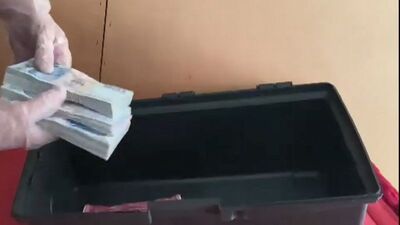 Kara para aklayan bakkal dükkânına polis baskını!