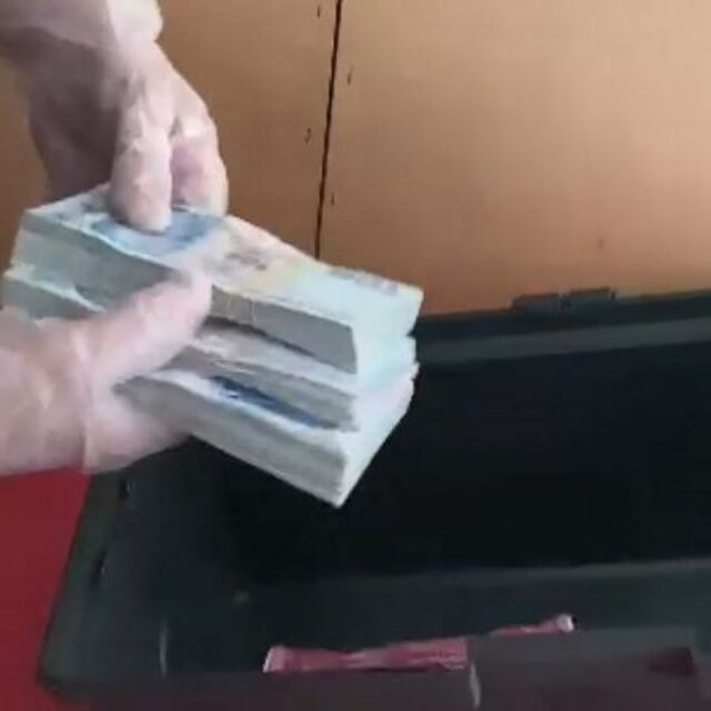 Kara para aklayan bakkal dükkânına polis baskını!