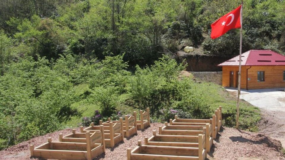 Güce'de şehit mezarlarında düzenleme yapıldı