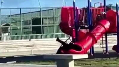 Şili Devlet Başkanı Boric kaydırakta sıkıştı