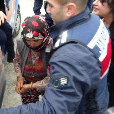 Babasının annesini yaktığını söyledi! Daha 6 yaşında!