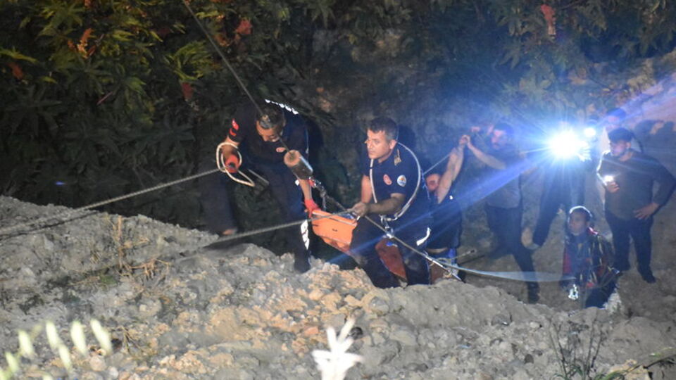 30 metrelik yamaçtan düşen kişi yaralandı