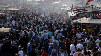 Dip dibe yaşıyoruz