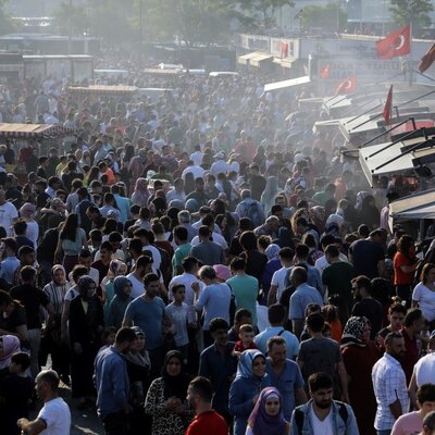 Dip dibe yaşıyoruz