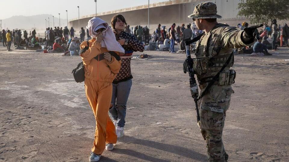 ABD'de sığınmacıların geri gönderilmesine yönelik düzenlemeye son veriliyor, binlerce Meksikalı sınırda toplandı