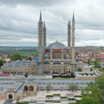 29 parça tek tek takılıyor... 700 kilogram ağırlığında!