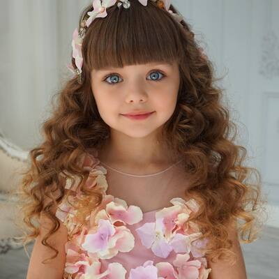 'Dünyanın en güzel kızı' büyüdü... Bakın şimdi ne yapıyor!