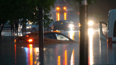 Ankara'da sağanak su baskınlarına neden oldu
